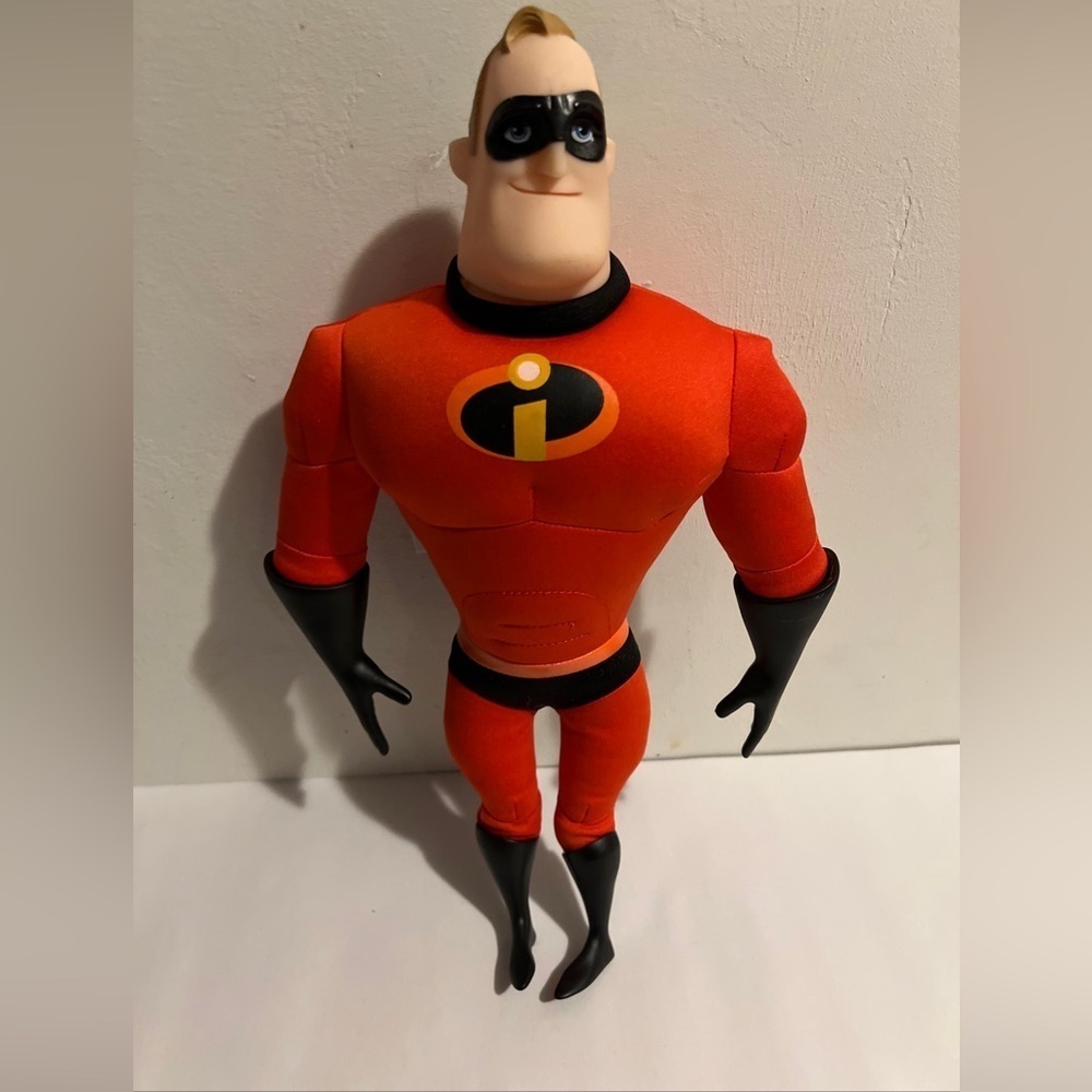 Mr. Incredible Plush W/ Vinyl Parts 15" Disney Pixar Incredibles. Jakks Pacific